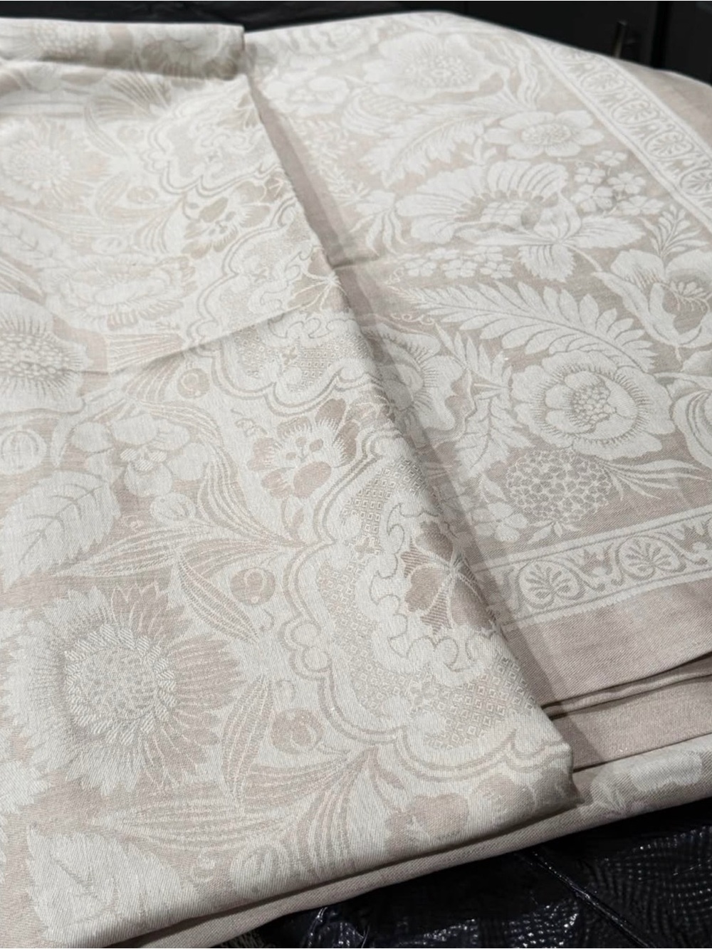 Williams Sonoma Neutral Beige Damask Cotton-Linen Table Linen - Picture 2 of 12